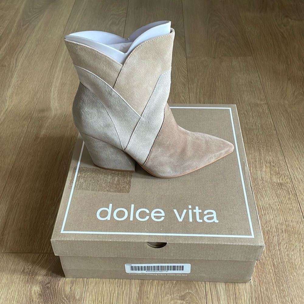 NWT Dolce Vita Neena Booties